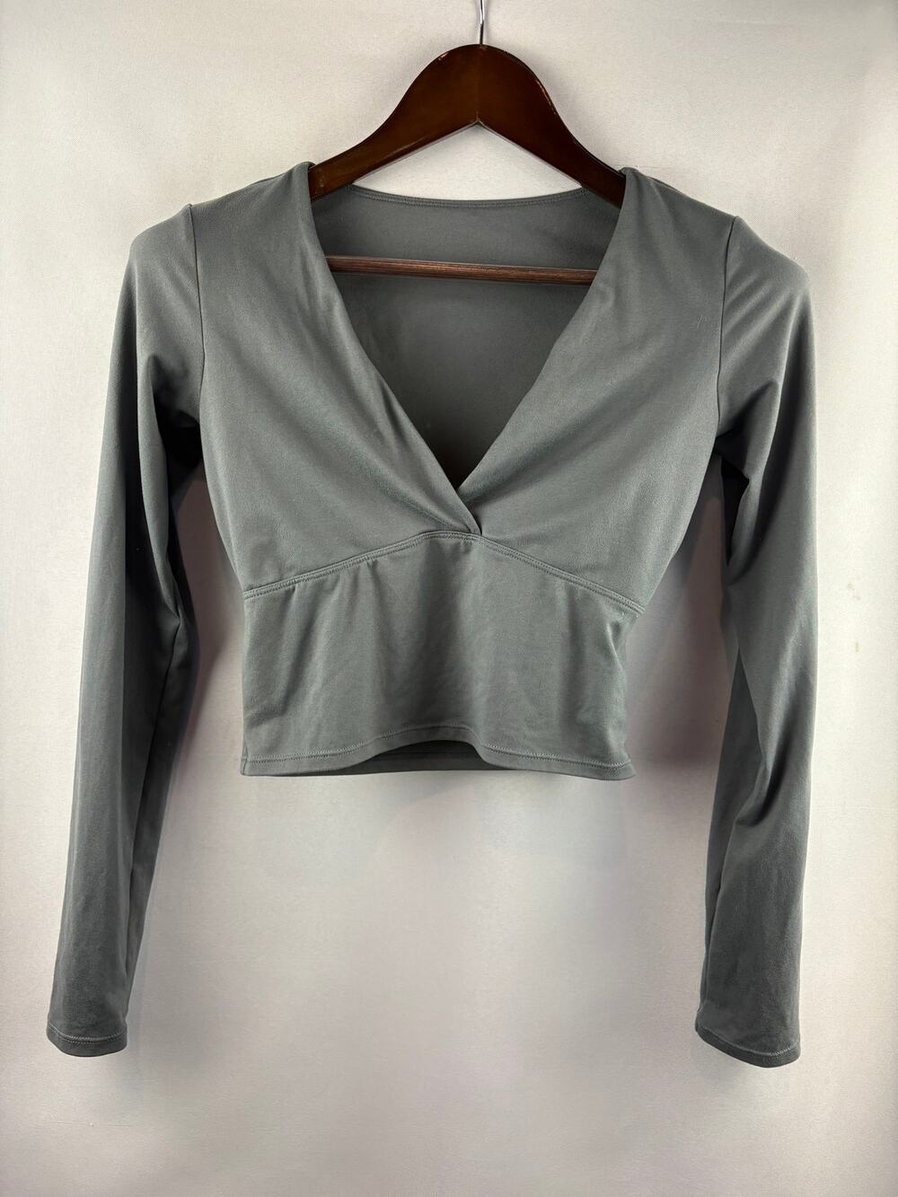 Women’s Halara Large Stone Gray Cropped Long Sleeve